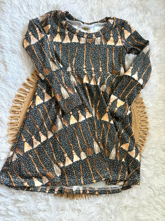 9m-3T Brooms GWM LS Dress